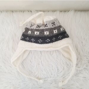 Casa De La Lana Child's wool hat. Wool blend